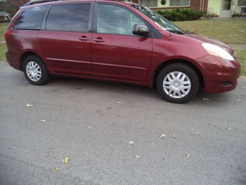 2007 Toyota Sienna LE for sale in Louisville, KY