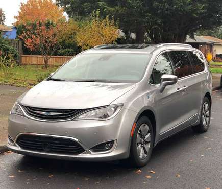 2018 Chrysler Pacifica Limited Hybrid for sale in Hillsboro, OR