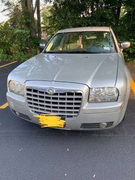 chrysler 300 GREAT CONDITION need gone asap for sale in Tonawanda, NY