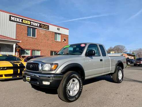 An Impressive 2004 Toyota Tacoma with 141,060 Miles-Hartford - cars... for sale in South Windsor, CT