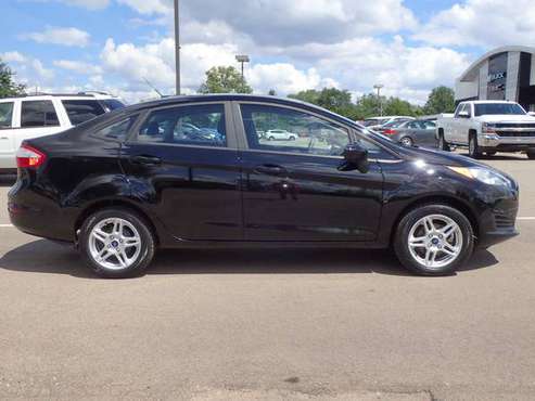 Reduced Ford Fiesta Clean CARFAX. CARFAX One-Owner. - cars & trucks... for sale in Keego Harbor, MI