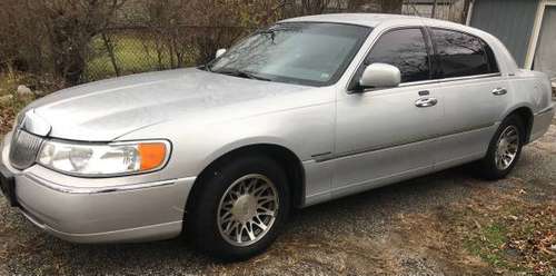 2001 lincoln town car - cars & trucks - by owner - vehicle... for sale in Portage, IL