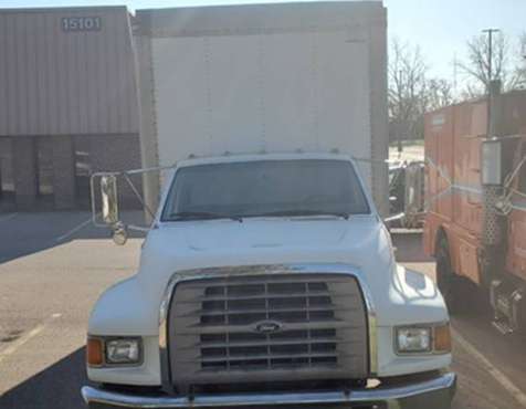 Ford F800 16' box truck - cars & trucks - by owner - vehicle... for sale in Dearborn, MI