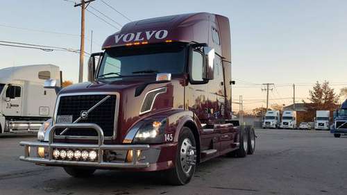 Volvo Semi Truck 2006 - cars & trucks - by owner - vehicle... for sale in Chicago, IL