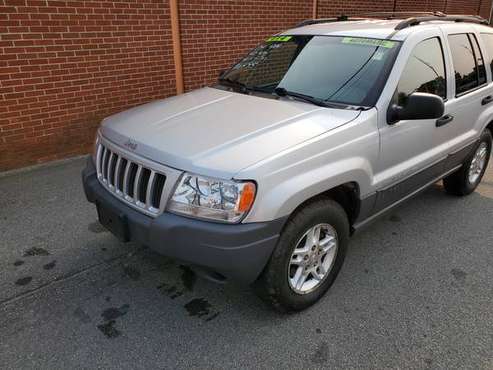 2004 JEEP Grand Cherokee 4x4 6 cylinder - cars & trucks - by dealer... for sale in Worcester, MA