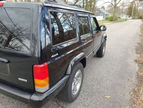 2000 Jeep Cherokee Classic 4dr 4WD SUV 1 - owner - - by for sale in Medford, NY