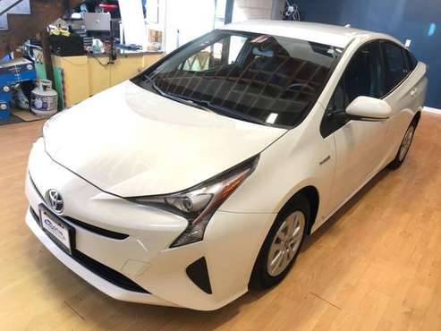 2016 toyota prius two, low miles, clean carfax for sale in Torrance, CA