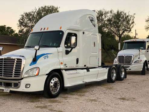 Freightliner - cars & trucks - by owner - vehicle automotive sale for sale in McAllen, TX