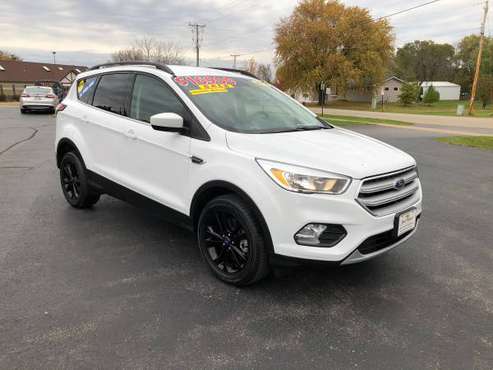 >> 2018 Ford Escape SE AWD Sharp! LOOK! - cars & trucks - by dealer... for sale in Omro, WI