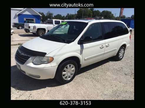 2005 Chrysler Town and Country Touring for sale in Fredonia, KS