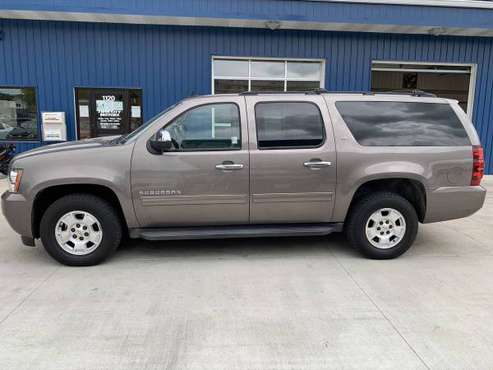 ★★★ 2011 Chevrolet Suburban LT 4x4 / 3rd Row Seating / DVD! ★★★ -... for sale in Grand Forks, MN