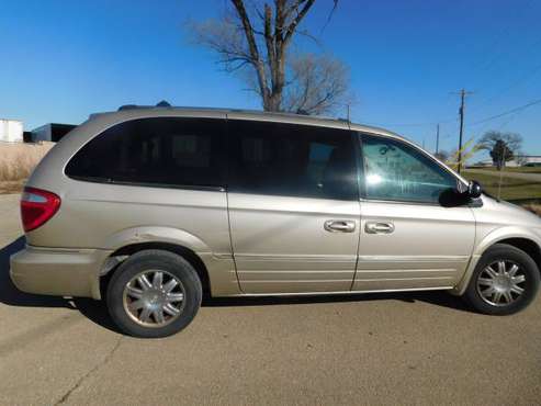 2005 Chrysler Town&Country - cars & trucks - by dealer - vehicle... for sale in Topeka, KS