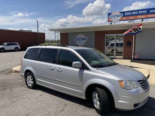 2009 CHRYSLER TOWN and COUNTRY TOURING - - by dealer for sale in Hickory, NC