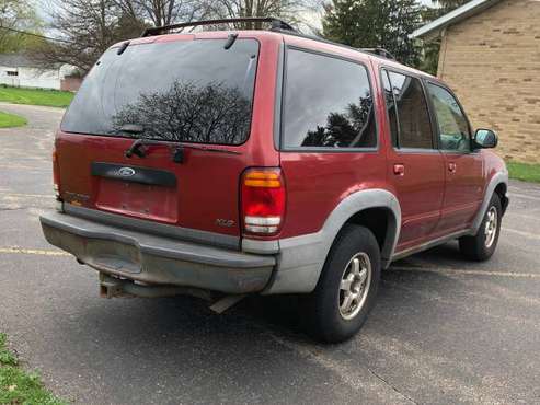2000 Ford Explorer XLS, Needs suspension work [V6 4 0, Auto, 4x4] for sale in Akron, OH