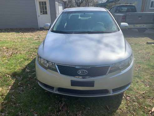 2013 KIA Forte-Drives like New - - by dealer - vehicle for sale in Geneva, OH