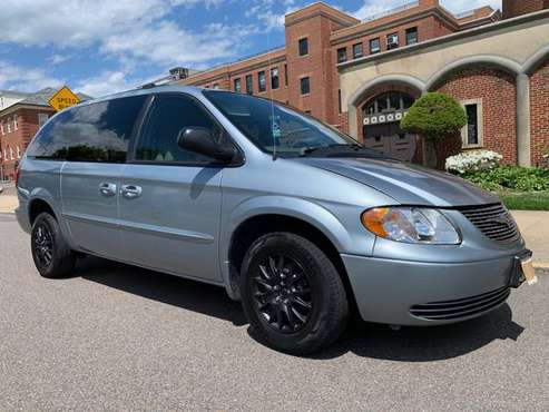 2002 Chrysler town & country Mini-Van for sale in Bayside, NY