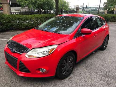 2012 *Ford* *Focus* *SE* - cars & trucks - by dealer - vehicle... for sale in Knoxville, TN