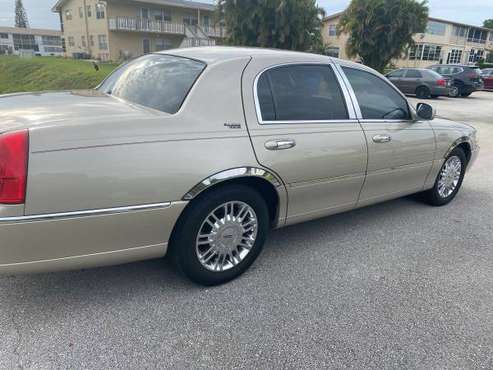 Lincoln Town Car 2008 showroom with Only 86k - - by for sale in West Palm Beach, FL
