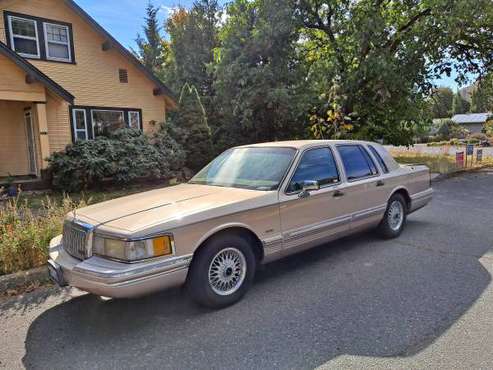 1993 Lincoln Town Car Executive Sedan for sale in Husum, OR