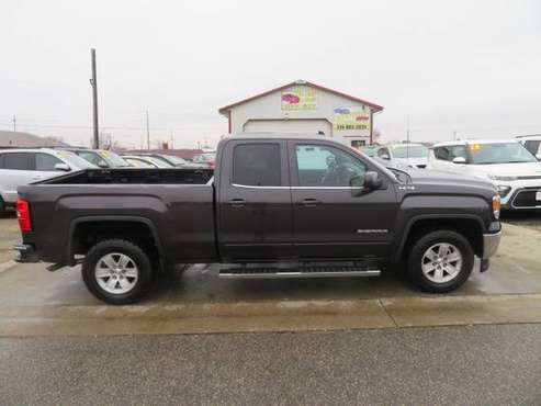 2015 GMC Sierra... 4X4, Clean... 83,000... $22,000 **Call Us Today... for sale in Waterloo, IA