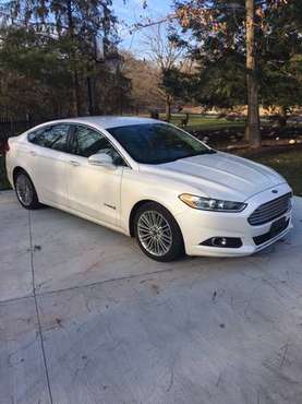 2014 Ford Fusion SE Hybrid - cars & trucks - by owner - vehicle... for sale in Hartland, WI