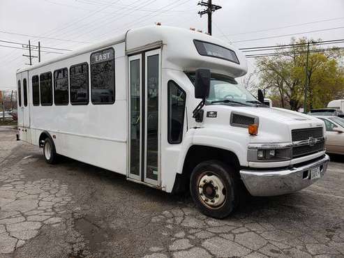 2009 Chevy C5500 30 Passenger Shuttle Bus w/ Handicap Wheelchair... for sale in SKOKIE, WI