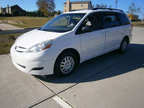 2009 toyota sienna le 1 owner (180K) hwy miles 3rd row runsxxx - cars for sale in Riverdale, GA