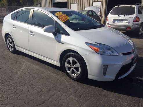 2014 TOYOTA PRIUS ~RUNS AND DRIVES GREAT~COMMUTER MUST HAVE~NAVIGATION for sale in Tracy, CA