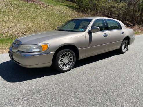 2002 Lincoln town car for sale in Kingston, NH