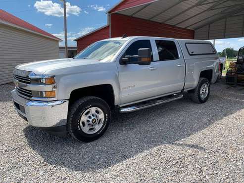 2017 CHEVROLET K2500 CREW CAB GAS 4WD W/ CAMPER TOPPER - cars &... for sale in Noble, MO