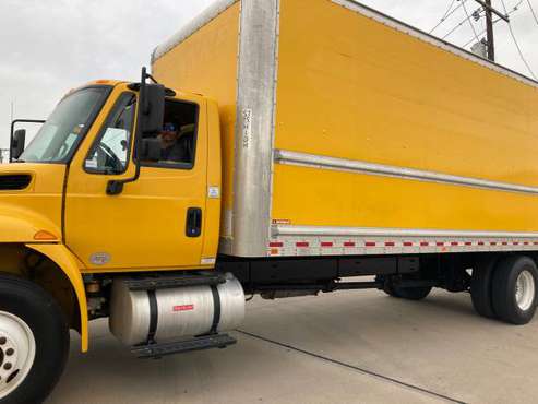 Box Truck 26ft w/liftgate for sale in Mansfield, TX