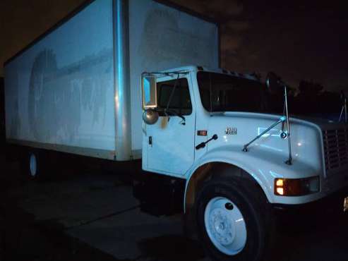 2001 International 24' Box w/ lift Gate , low miles. for sale in Houston, TX