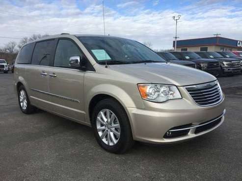 2015 Chrysler Town & Country - Financing Available! - cars & trucks... for sale in Harrisonville, MO