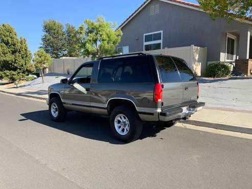 99 Chevy Tahoe 2 Dr 4x4 -1 Owner- - cars & trucks - by owner -... for sale in Wildomar, CA