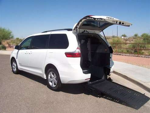 2015 Toyota Sienna LE Wheelchair Handicap Mobility Van - cars & for sale in Phoenix, TX