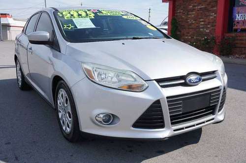 2012 FORD FOCUS ** CLEAN CARFAX * OVER 38MPG * BRAND NEW TIRES ** for sale in Louisville, KY