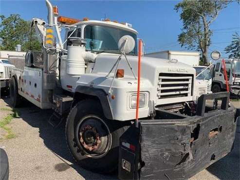 2003 Mack RD688P 30 TON WRECKER READY FOR WORK - cars & trucks - by... for sale in Massapequa Park, NY