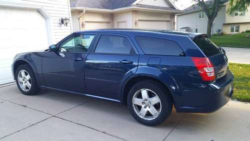 Dodge Magnum / Priced to go for sale in Rochester, MN