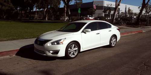 14 Altima. DELUXE. 4 cil gas saver - cars & trucks - by owner -... for sale in San Fernando, CA