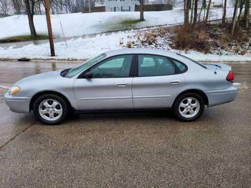 2005 FORD TAURUS SE - cars & trucks - by dealer - vehicle automotive... for sale in Dubuque, IA