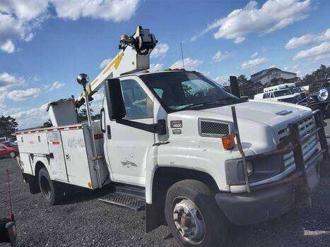 2004 *GMC* *C4500 38 FOOT BUCKET BOOM TRUCK* *READY FO - cars &... for sale in Massapequa, NY