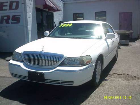 2005 Lincoln Town Car , Signature for sale in York, PA
