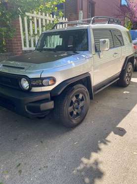 Toyota FJ Cruiser Excellent condition for sale in STATEN ISLAND, NY