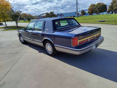 Mint 1995 Lincoln Towncar - cars & trucks - by owner - vehicle... for sale in Chattanooga, TN