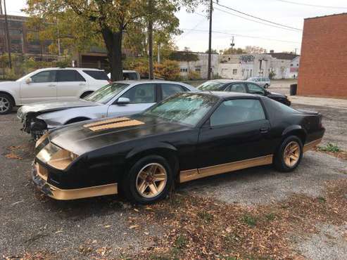 86 IROC Z-28 Camaro - cars & trucks - by owner - vehicle automotive... for sale in Cleveland, OH