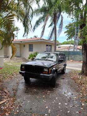 2001 jeep Cherokee xj sport 4 4 for sale in Miami Beach, FL