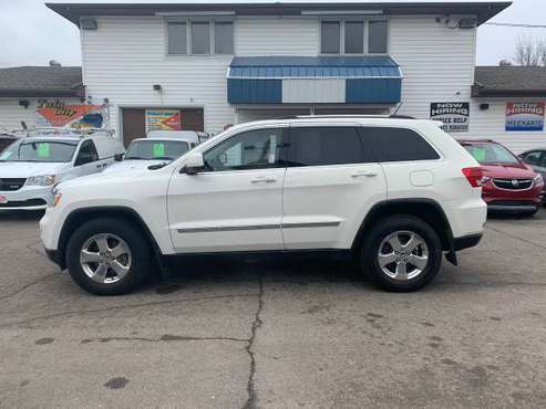 ★★★ 2012 Jeep Grand Cherokee Laredo 4x4 / Excellent Shape! for sale in Grand Forks, ND