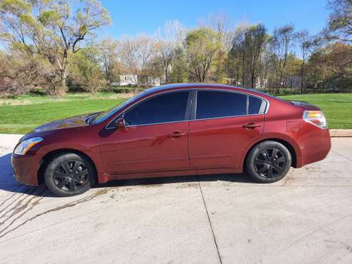 2011 Nissan Altima 2 5 S (Maroon) 135, 000 Miles - Great condition for sale in West Bloomfield, MI