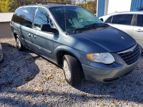 2006 Chrysler town and country - cars & trucks - by dealer - vehicle... for sale in Parkersburg , WV