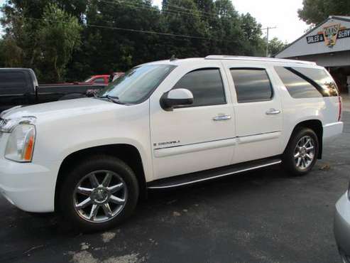 2008 GMC Yukon XL AWD Denali - cars & trucks - by dealer - vehicle... for sale in Fort Atkinson, WI